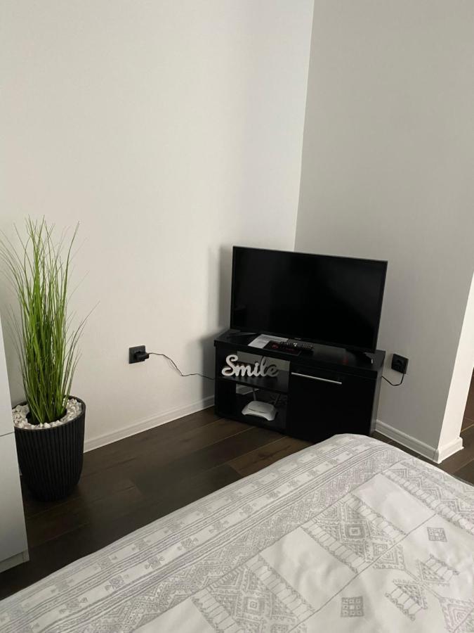 Strawberry Center Apartment *